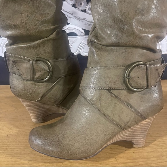 Not rated, tan, over the knee boots, women’s size 9.5, worn only twice - Picture 5 of 9